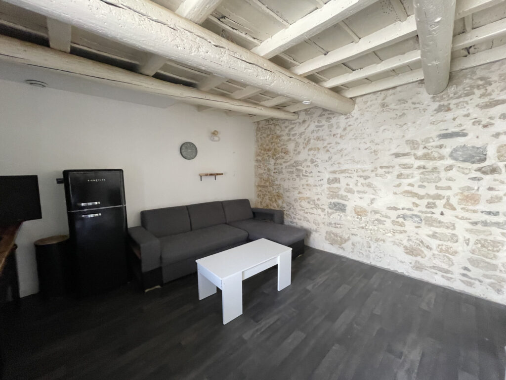 NIMES – APPARTEMENT P2  COCOONING EN CENTRE VILLE – 1 CHAMBR