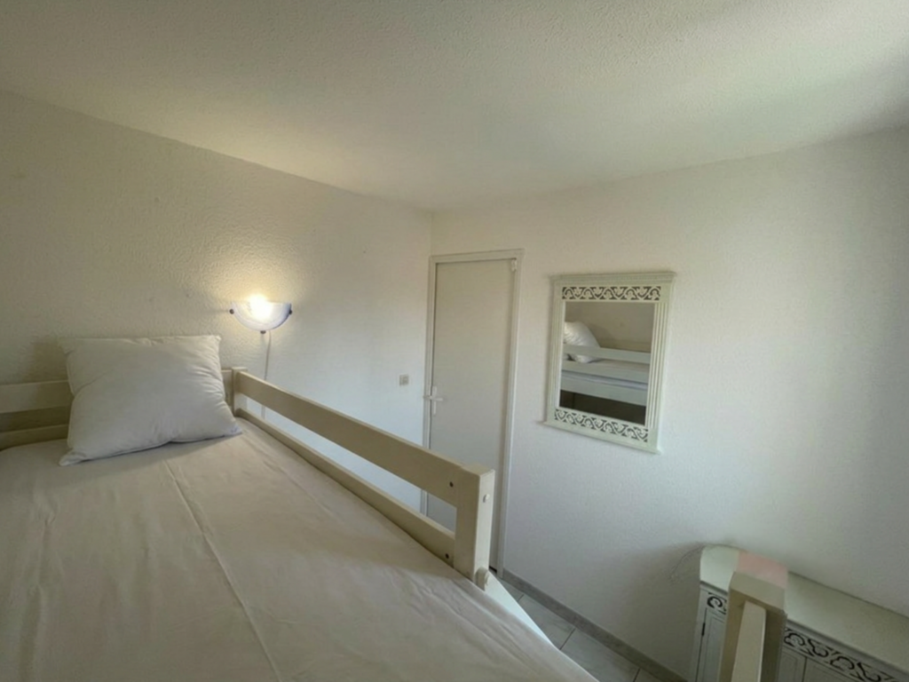 GRUISSAN   Maison 2 chambres avec jardin, véranda et parking