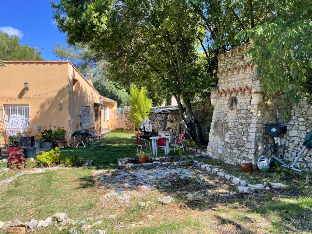 NÎMES   QUARTIER ROUTE D&rsquo;UZES – MAISON TYPE 5 AVEC MAGNIFIQU