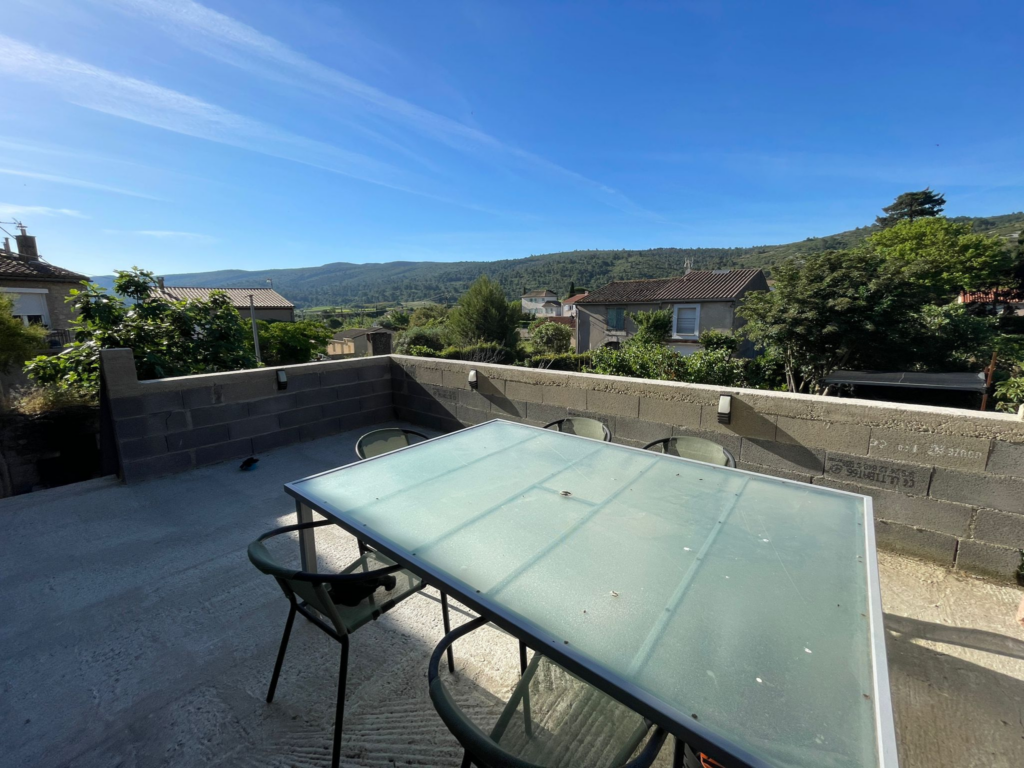 Maison avec jardin et piscine à Comigne