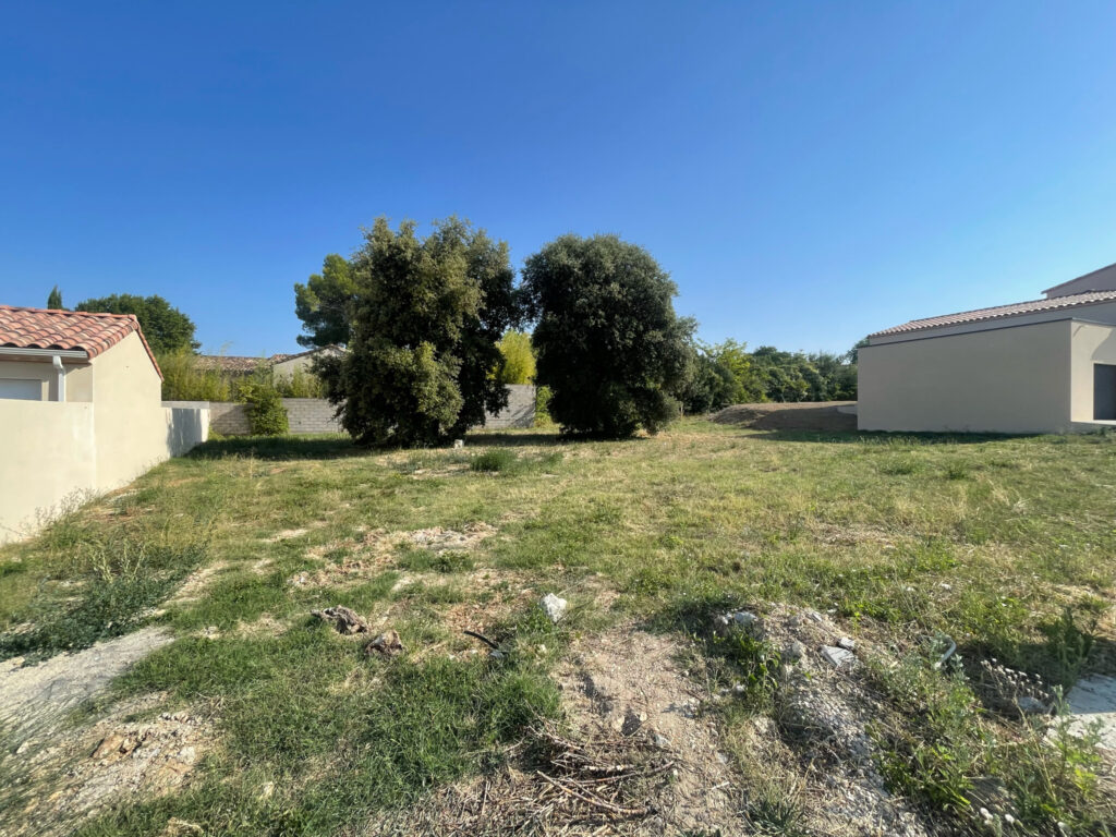 UZES – TERRAIN 840M2 – VIABILISÉ