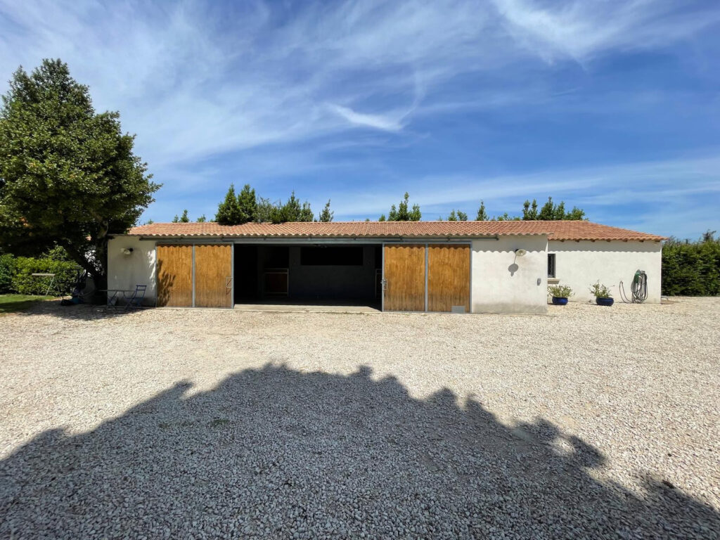 Propriété de charme avec installations équestres   220 m2 su