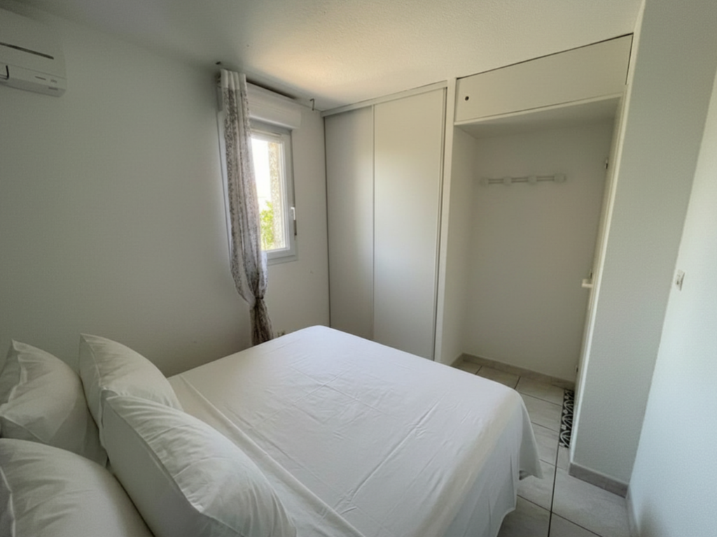 GRUISSAN   Maison 2 chambres avec jardin, véranda et parking