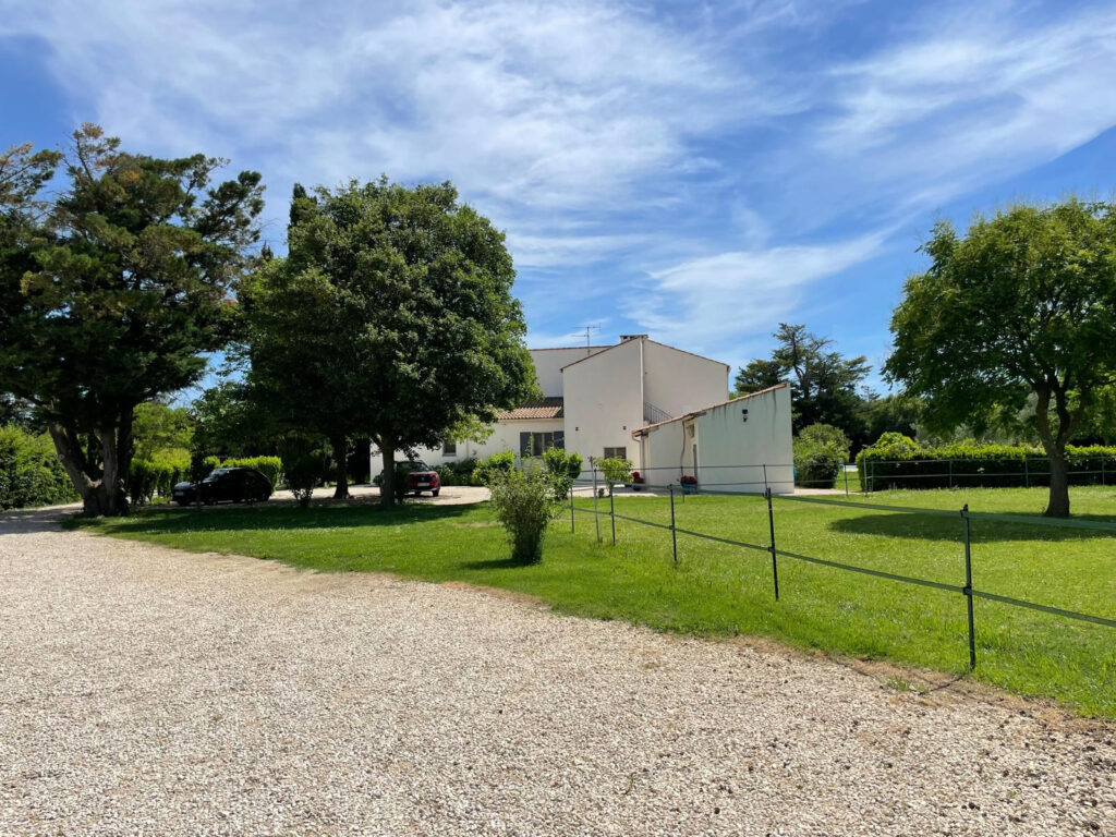 Propriété de charme avec installations équestres   220 m2 su