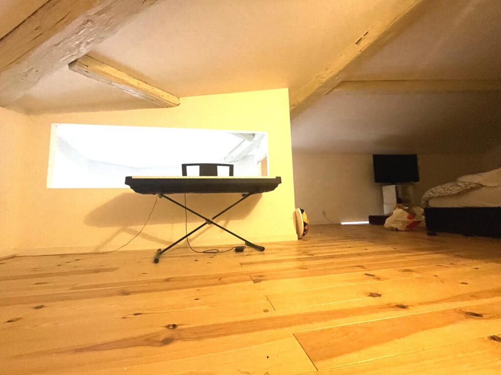 CLARENSAC – MAISON DE VILLAGE – 3 CHAMBRES – environ 100M2 d