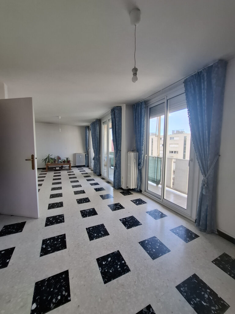 À VENDRE   APPARTEMENT T3 LUMINEUX AVEC TERRASSE, BOX EN SOU