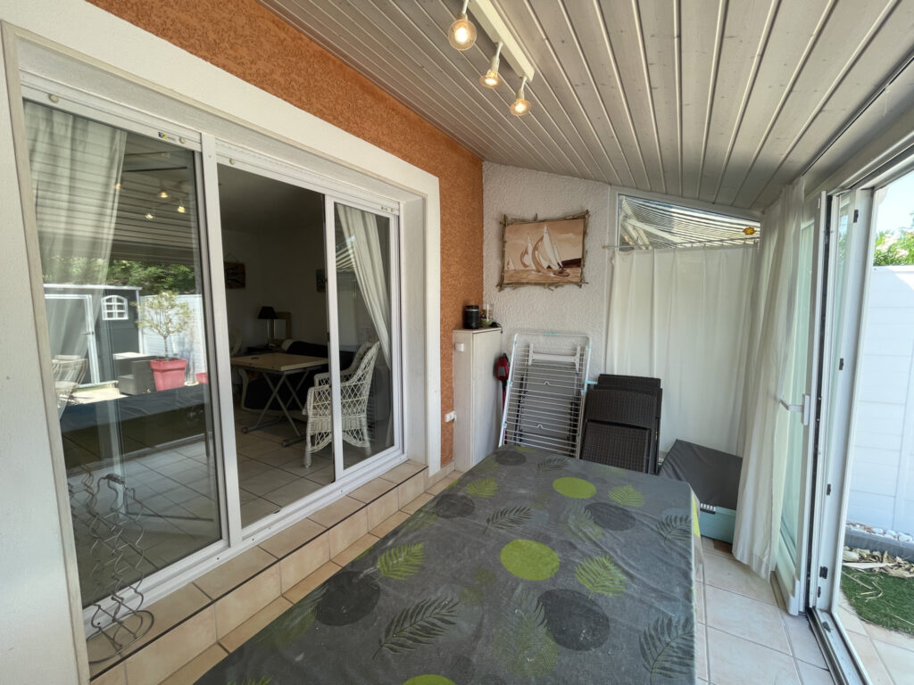 GRUISSAN   Maison 2 chambres avec jardin, véranda et parking