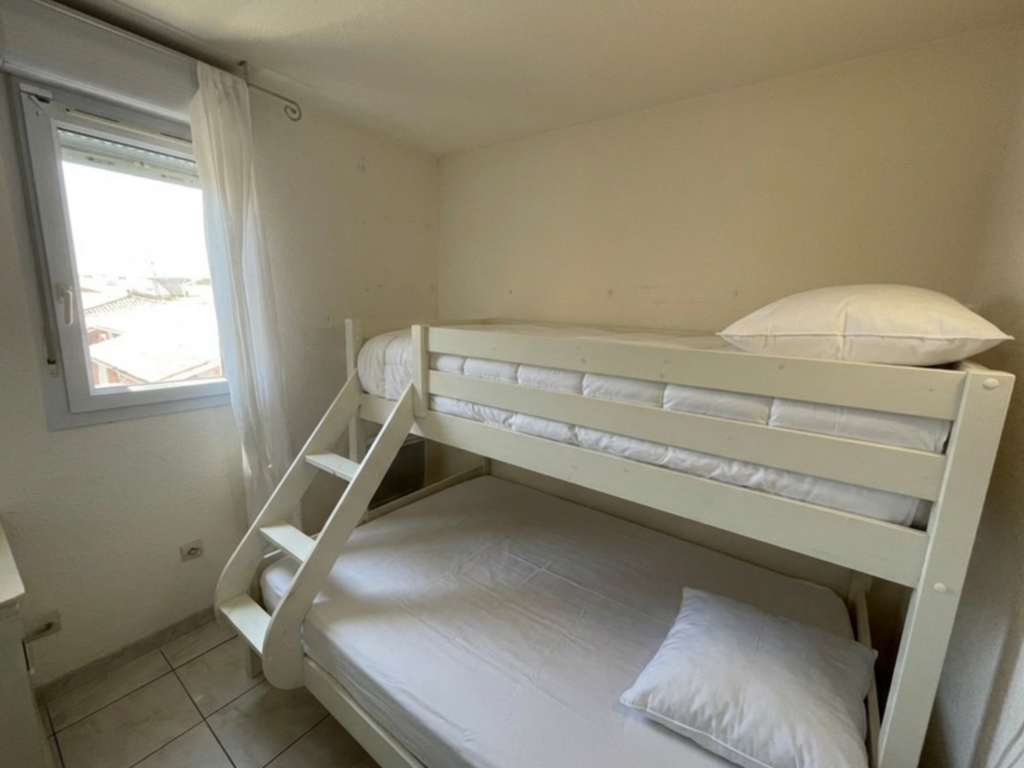 GRUISSAN   Maison 2 chambres avec jardin, véranda et parking