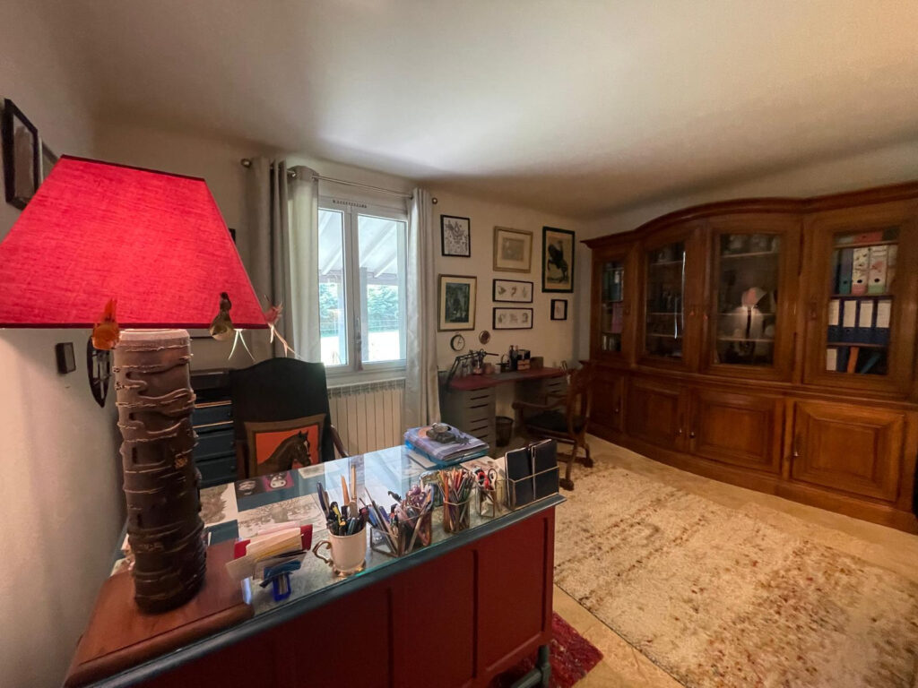 Propriété de charme avec installations équestres   220 m2 su