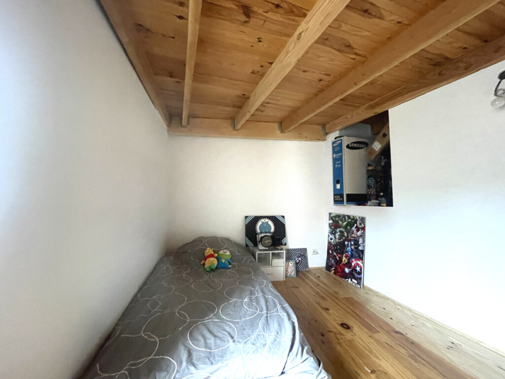 CLARENSAC – MAISON DE VILLAGE – 3 CHAMBRES – environ 100M2 d