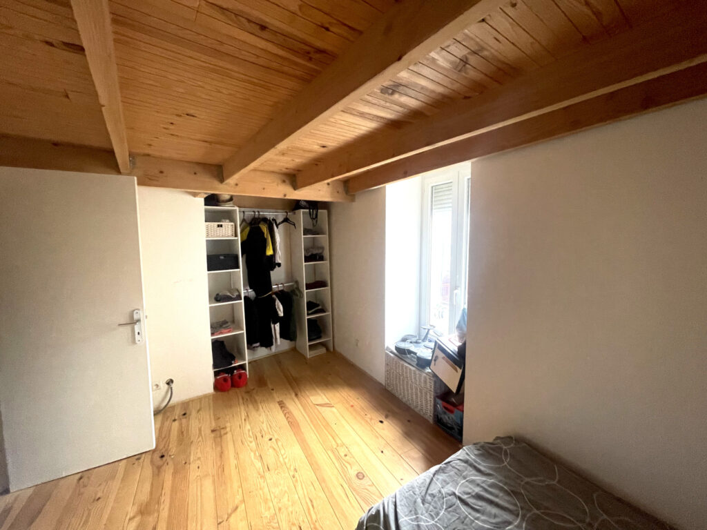 CLARENSAC – MAISON DE VILLAGE – 3 CHAMBRES – environ 100M2 d
