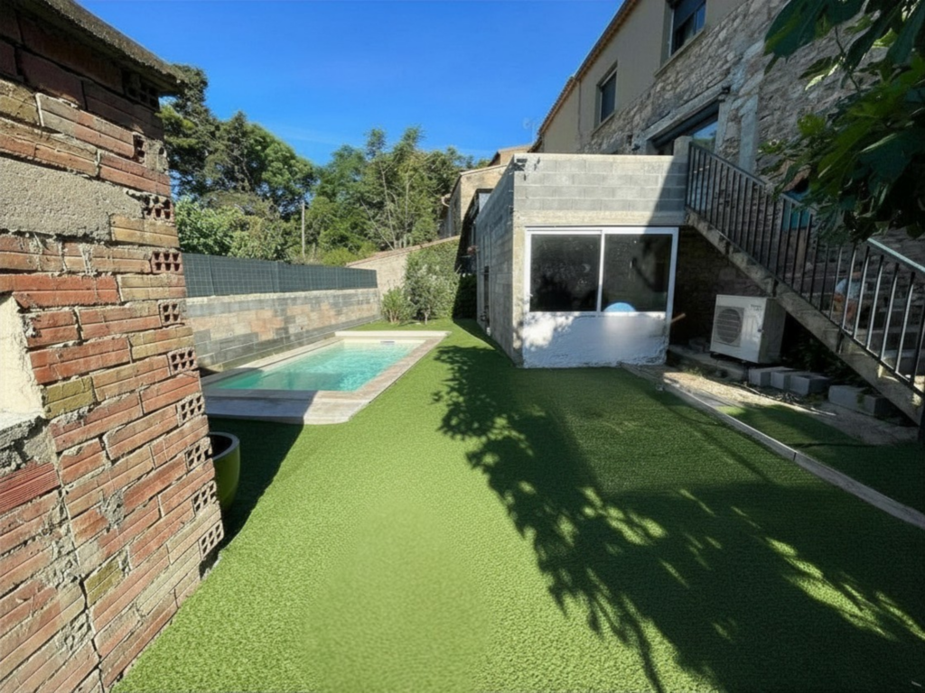 Maison avec jardin et piscine à Comigne