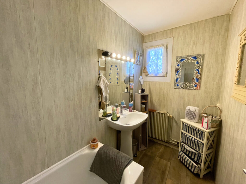 NÎMES   QUARTIER ROUTE D&rsquo;UZES – MAISON TYPE 5 AVEC MAGNIFIQU