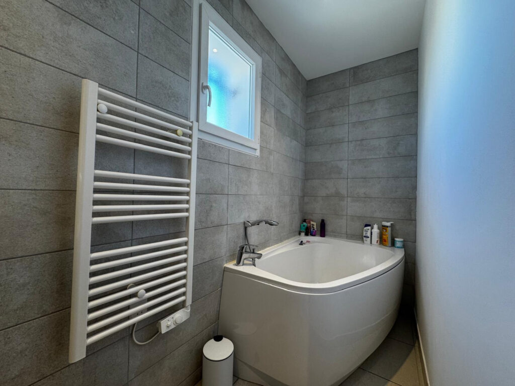 Coup de coeur à Calvisson : Villa T4 de 2016 avec jardin, gar