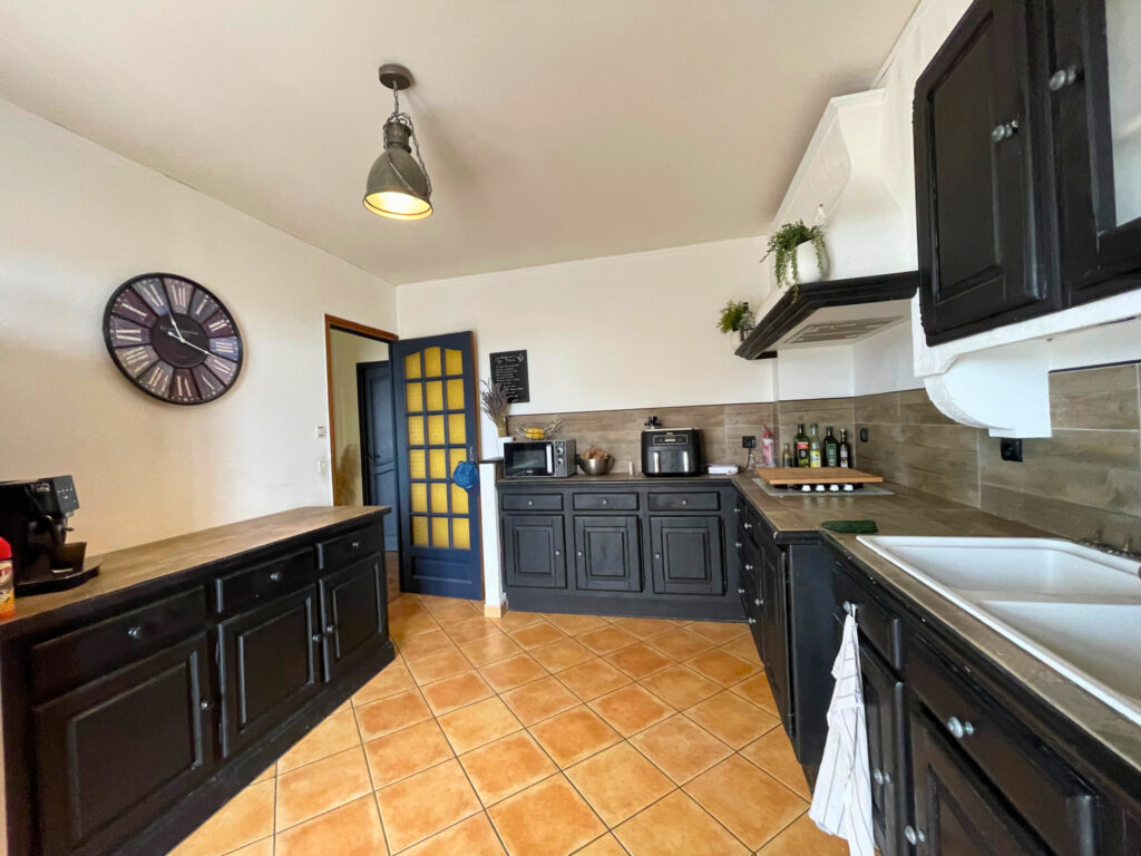 BELLEGARDE   Villa familiale avec vue dégagée, piscine, dépe