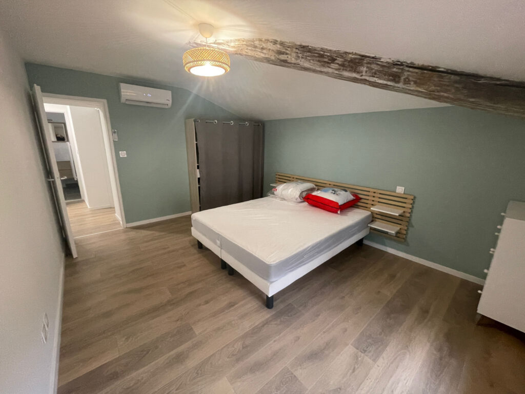 Maison de village rénovée avec climatisation louée meublée