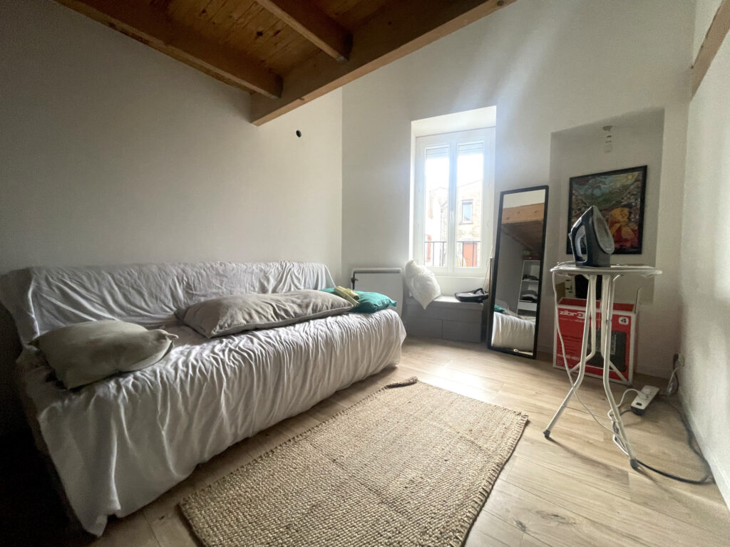 CLARENSAC – MAISON DE VILLAGE – 3 CHAMBRES – environ 100M2 d