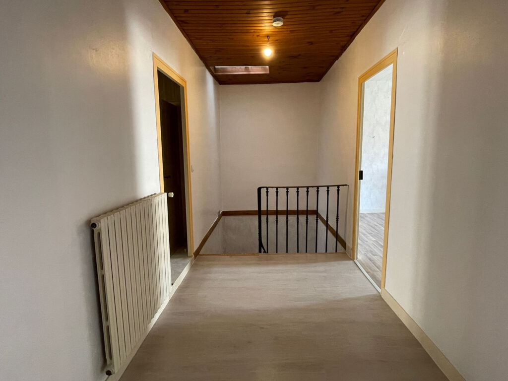 Maison familiale 136 m2 + 90 m2 de garages et dépendances