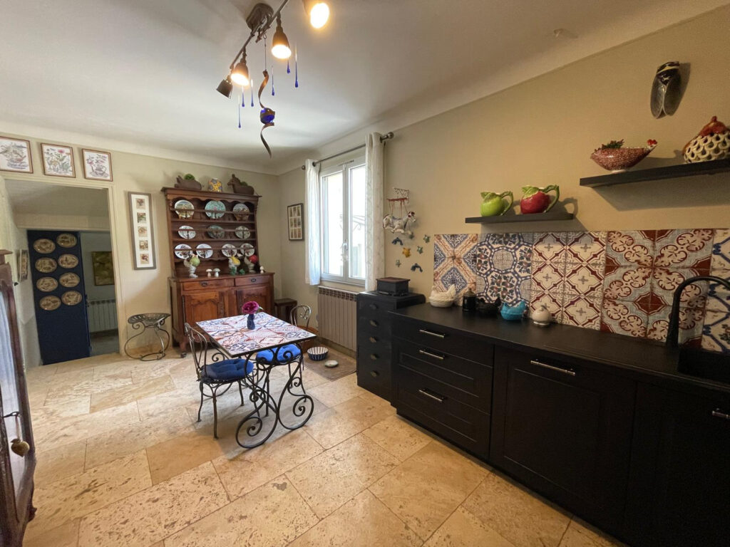 Propriété de charme avec installations équestres   220 m2 su