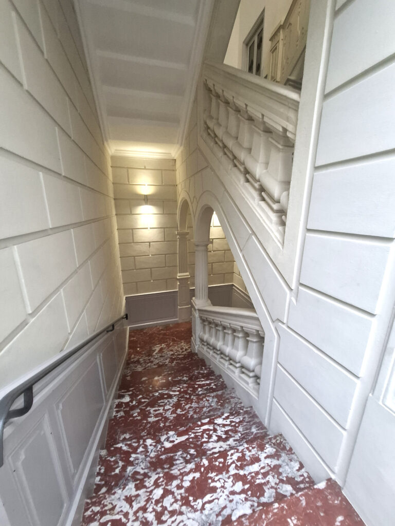 À VENDRE   BEZIERS -APPARTEMENT DE COUR PRIVATIVE
