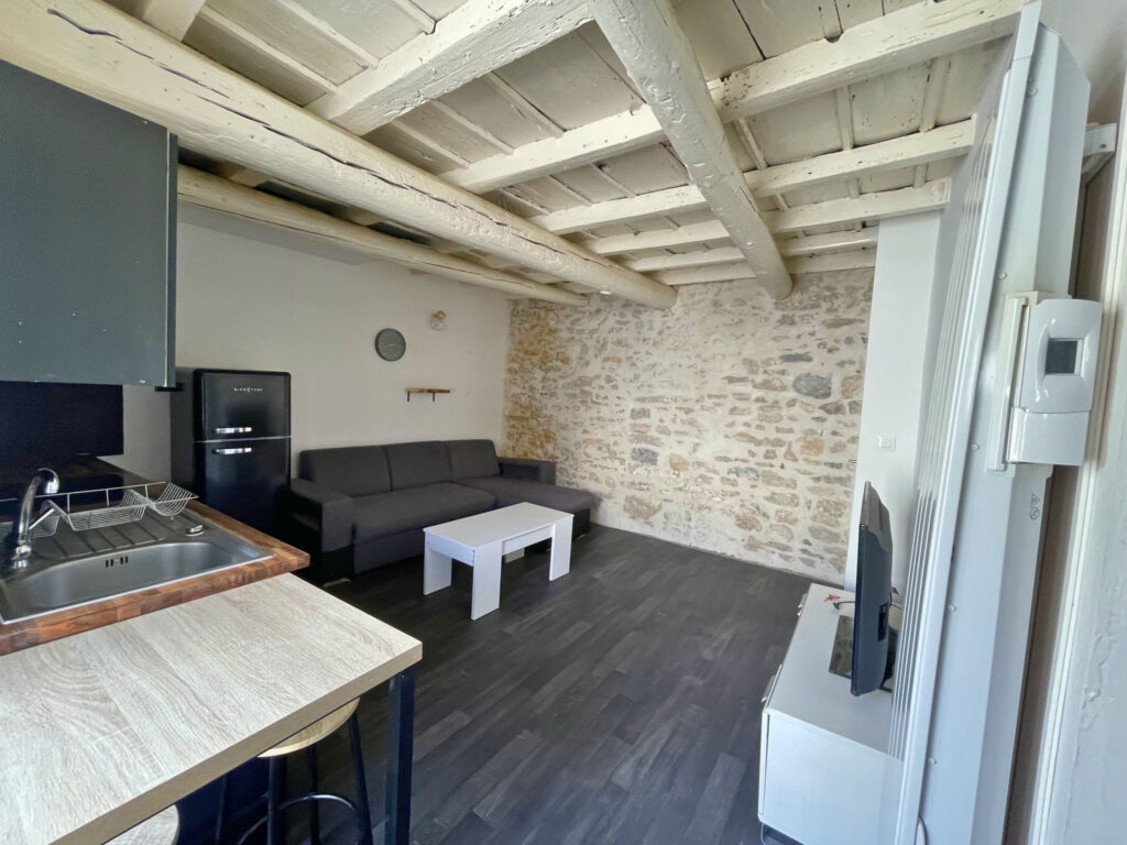 NIMES – APPARTEMENT P2  COCOONING EN CENTRE VILLE – 1 CHAMBR