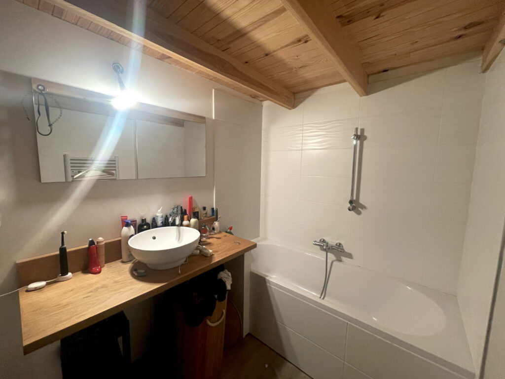 CLARENSAC – MAISON DE VILLAGE – 3 CHAMBRES – environ 100M2 d