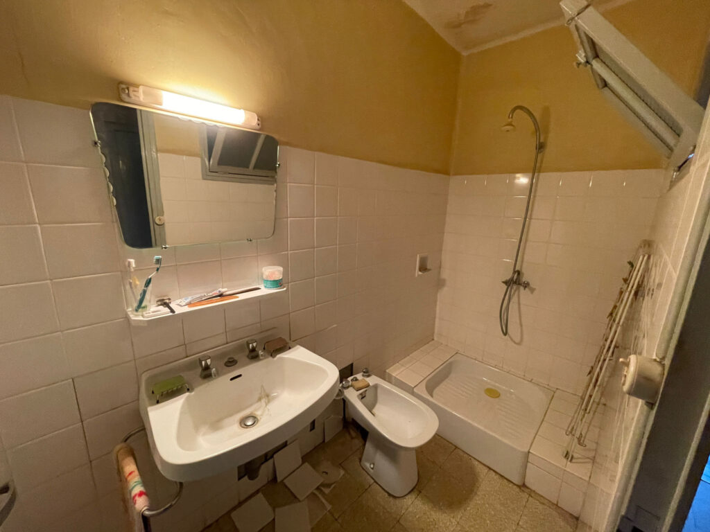 Maison de village à rénover avec grange   Capendu (11)