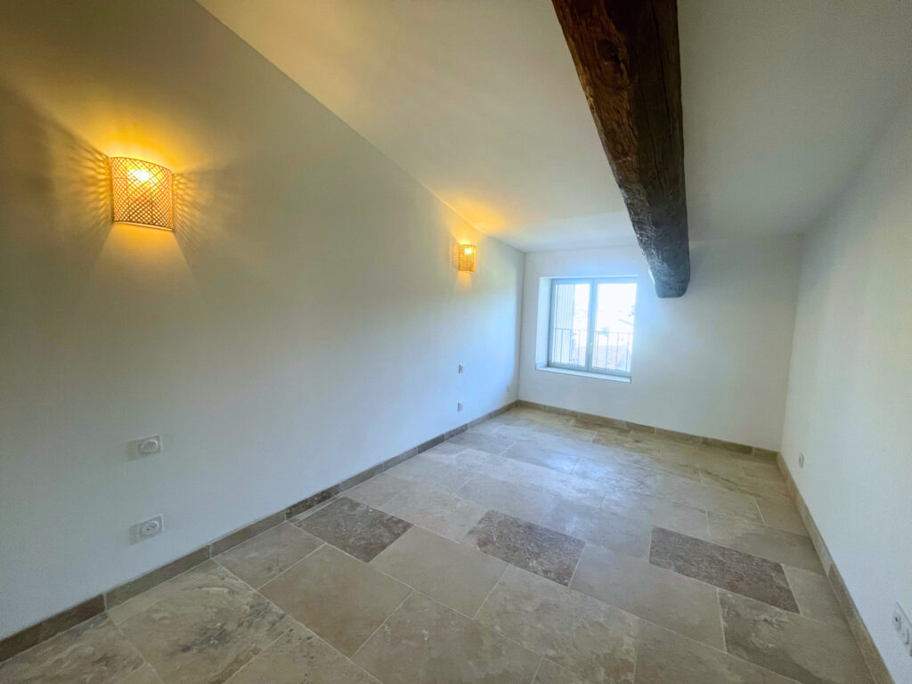BAISSE DE PRIX – MEYNES – MAISON DE VILLAGE – 87,16M2 – 2 CH
