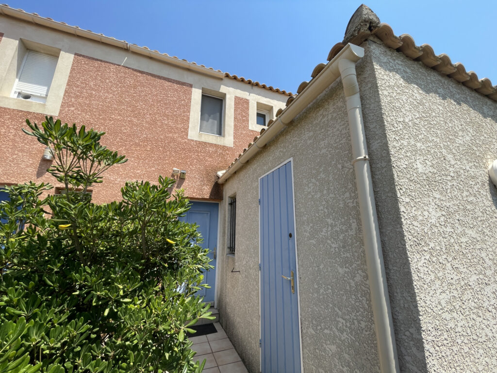 GRUISSAN   Maison 2 chambres avec jardin, véranda et parking