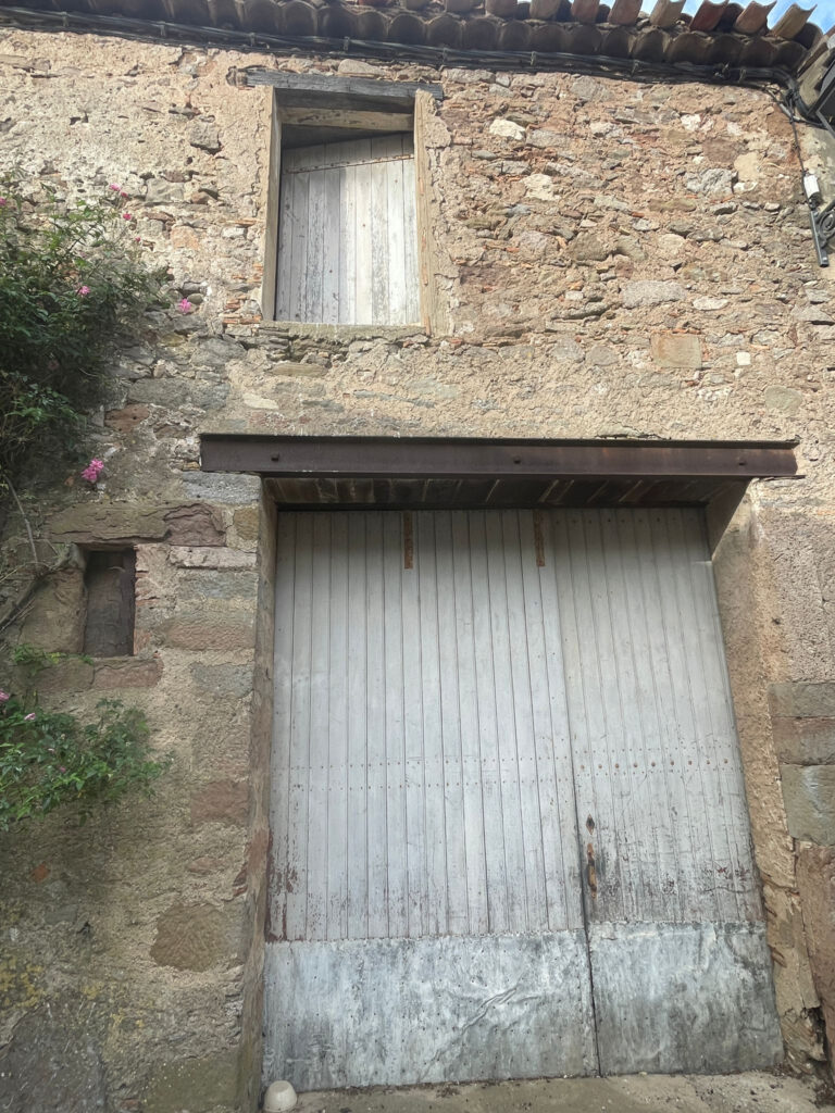 Maison de village à rénover avec grange   Capendu (11)