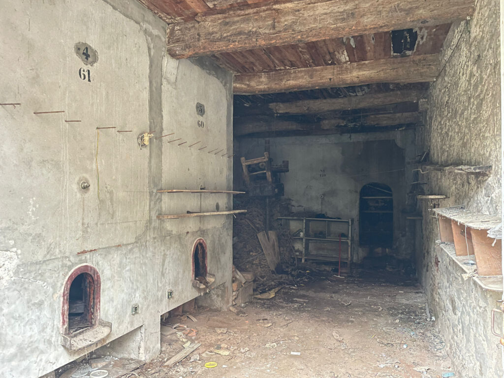 Maison de village à rénover avec grange   Capendu (11)