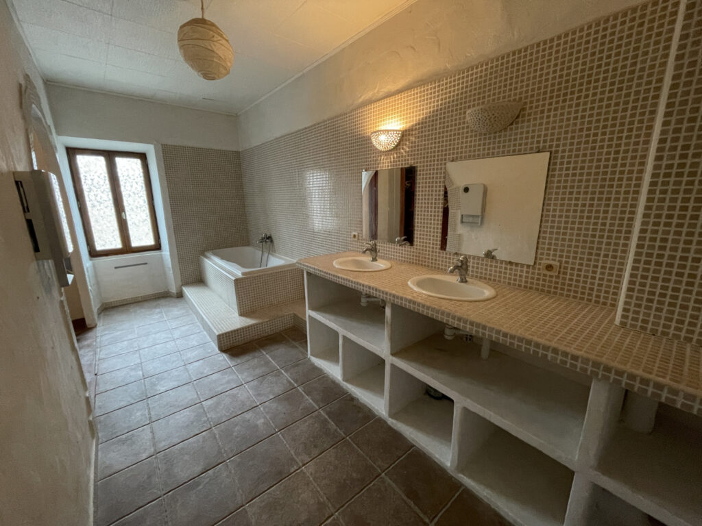 Maison 122 m2 avec garage 72 m2 et terrasse sans vis-à-vis