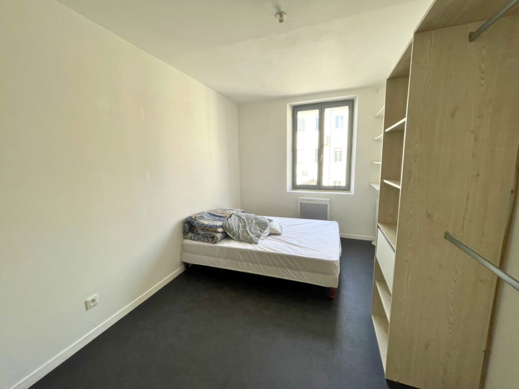 NIMES – APPARTEMENT P2  COCOONING EN CENTRE VILLE – 1 CHAMBR