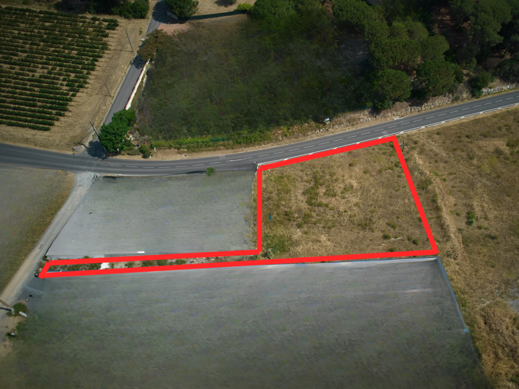 Terrain constructible de 1 470 m2 à Villedubert