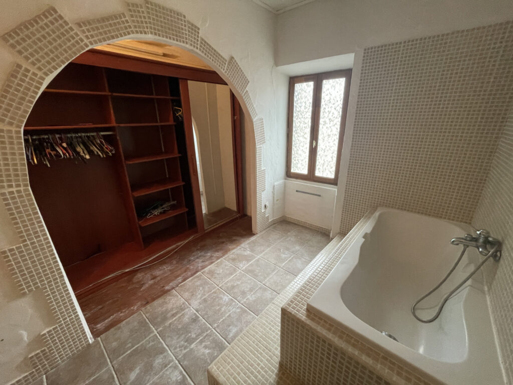 Maison 122 m2 avec garage 72 m2 et terrasse sans vis-à-vis