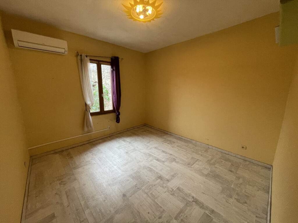 Maison 122 m2 avec garage 72 m2 et terrasse sans vis-à-vis