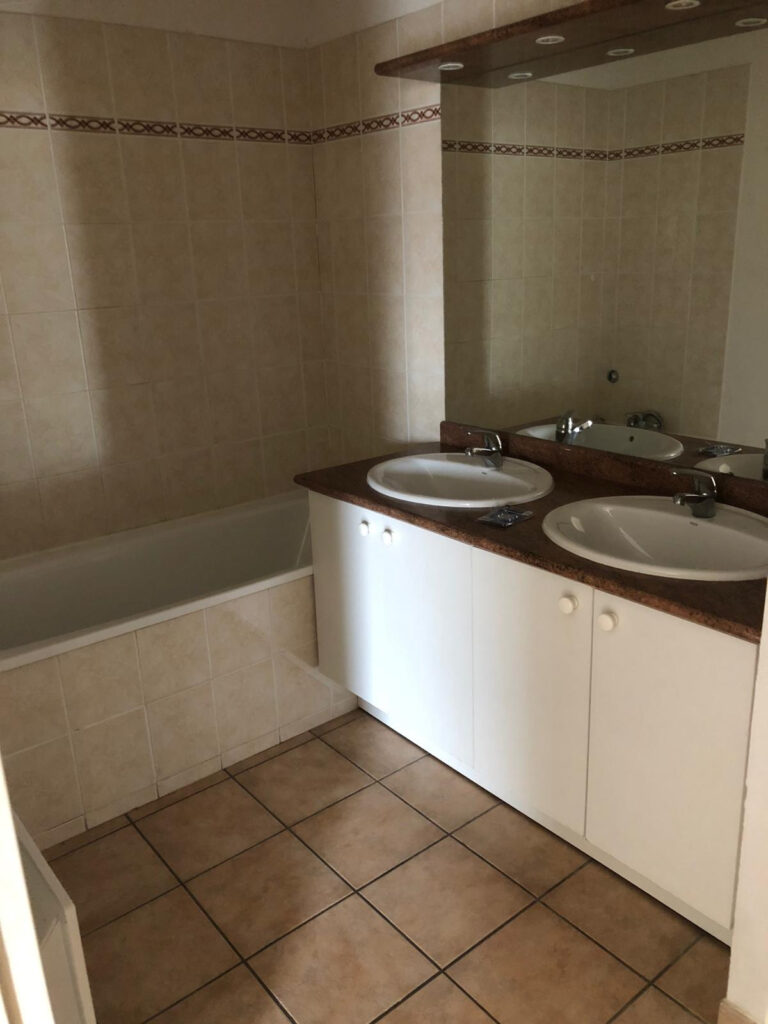 À VENDRE   APPARTEMENT T3 AVEC BALCON ET BOX   RÉSIDENCE AMA