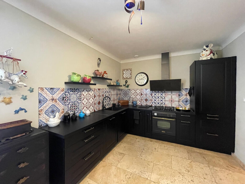 Propriété de charme avec installations équestres   220 m2 su