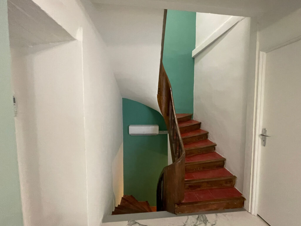 Maison de village rénovée avec climatisation louée meublée
