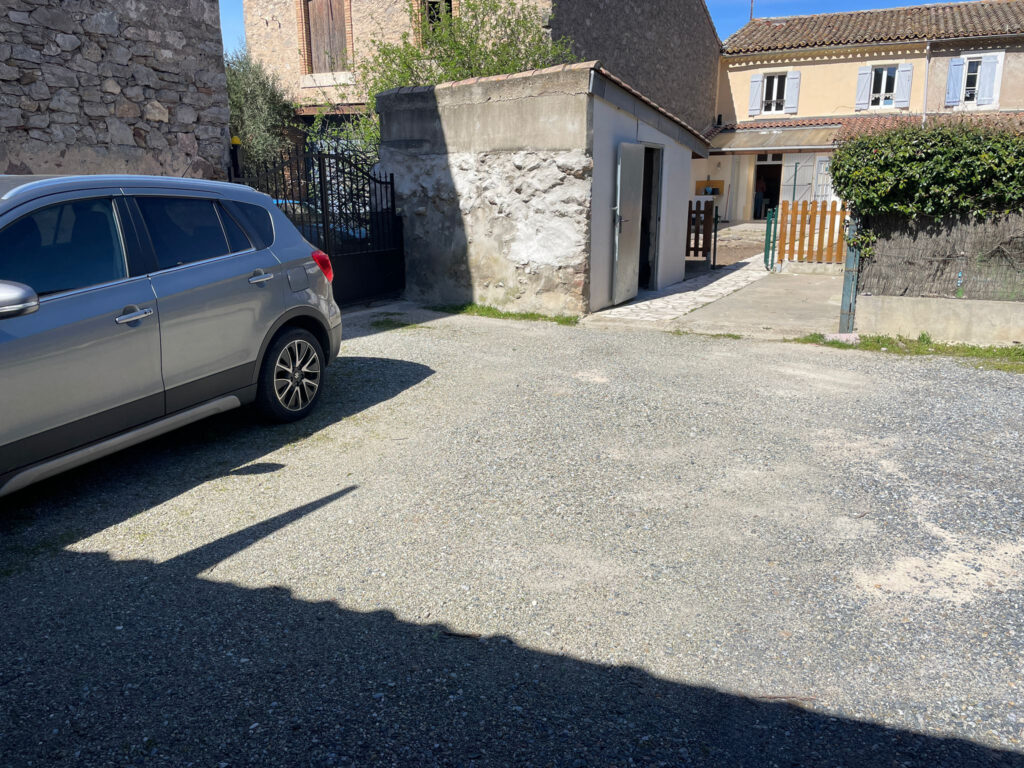 Maison familiale 136 m2 + 90 m2 de garages et dépendances