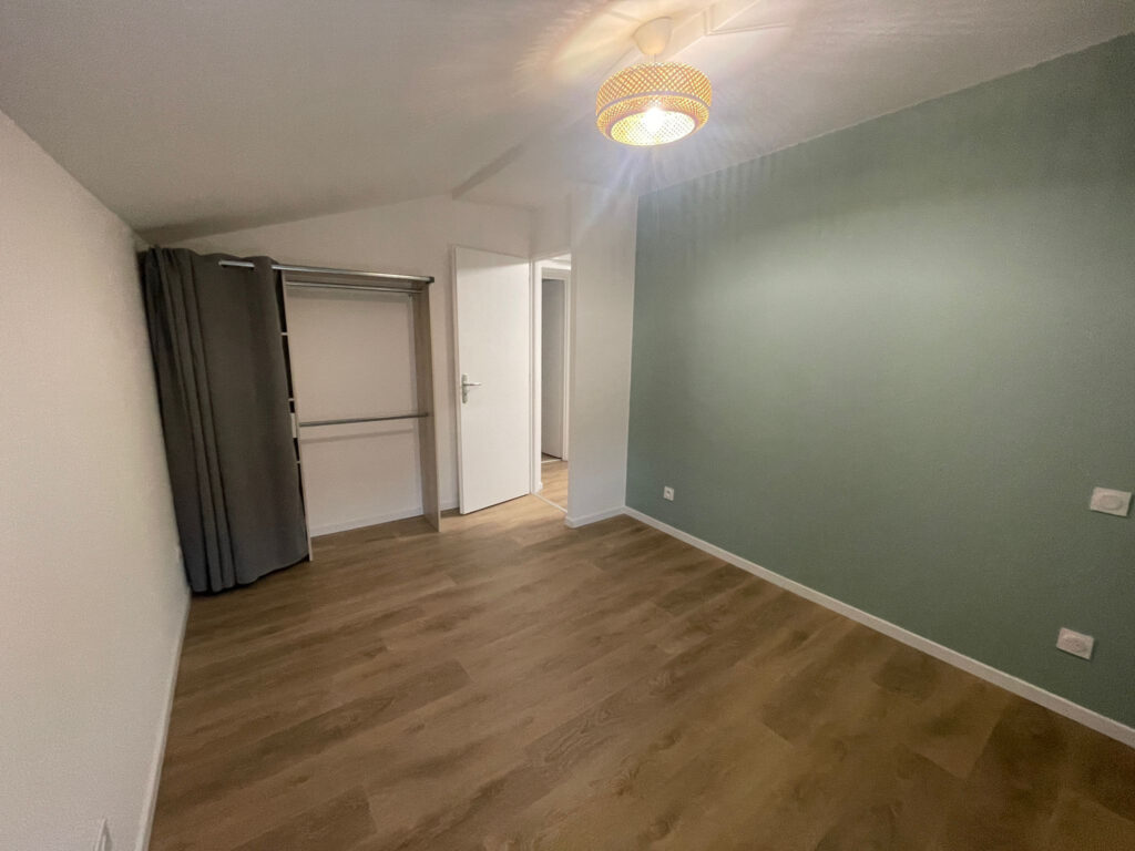 Maison de village rénovée avec climatisation louée meublée