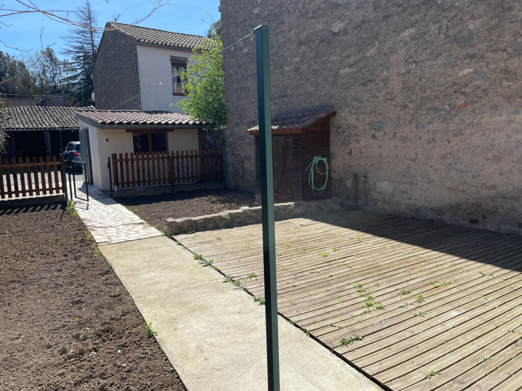 Maison familiale 136 m2 + 90 m2 de garages et dépendances