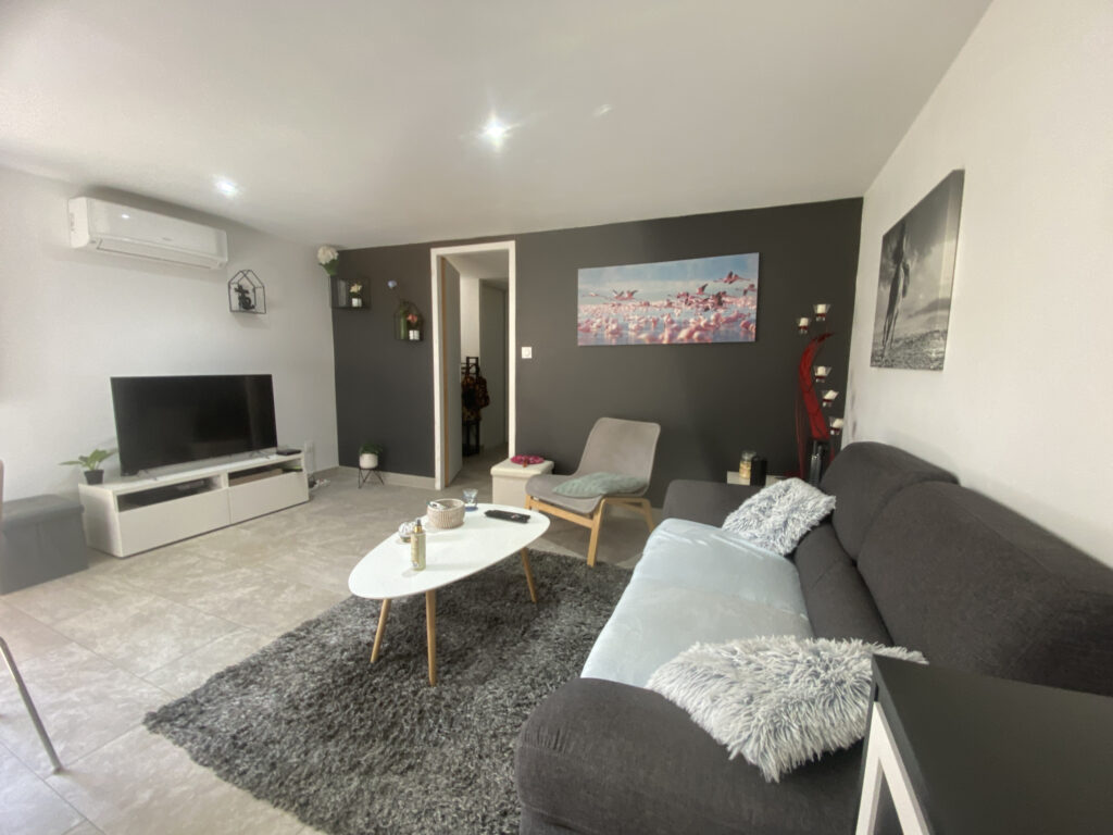 BELLEGARDE   Villa familiale avec vue dégagée, piscine, dépe