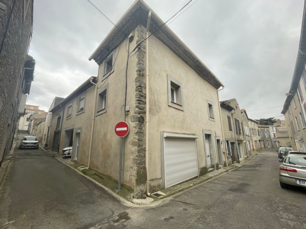 Maison de village rénovée avec climatisation louée meublée