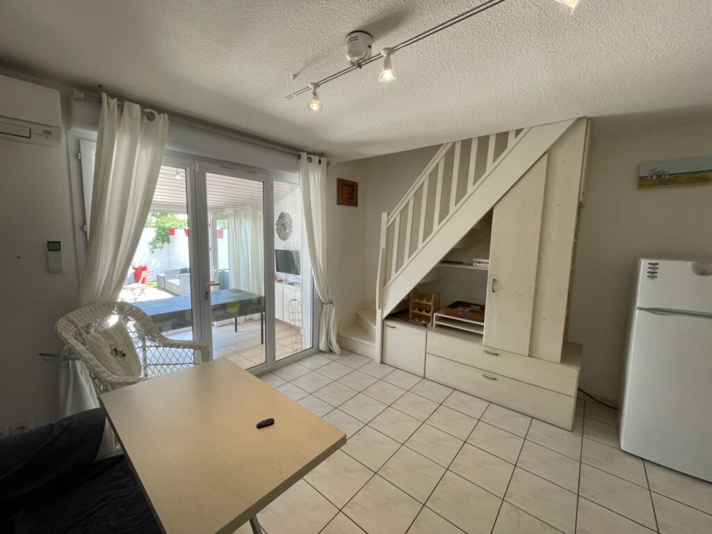 GRUISSAN   Maison 2 chambres avec jardin, véranda et parking
