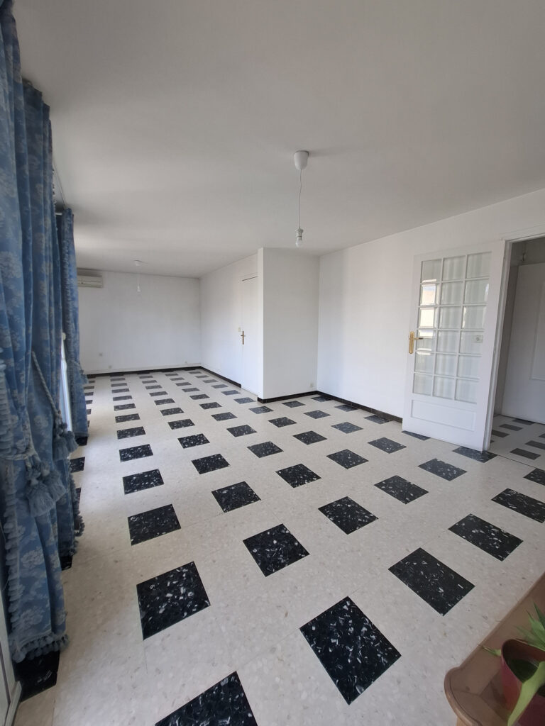 À VENDRE   APPARTEMENT T3 LUMINEUX AVEC TERRASSE, BOX EN SOU