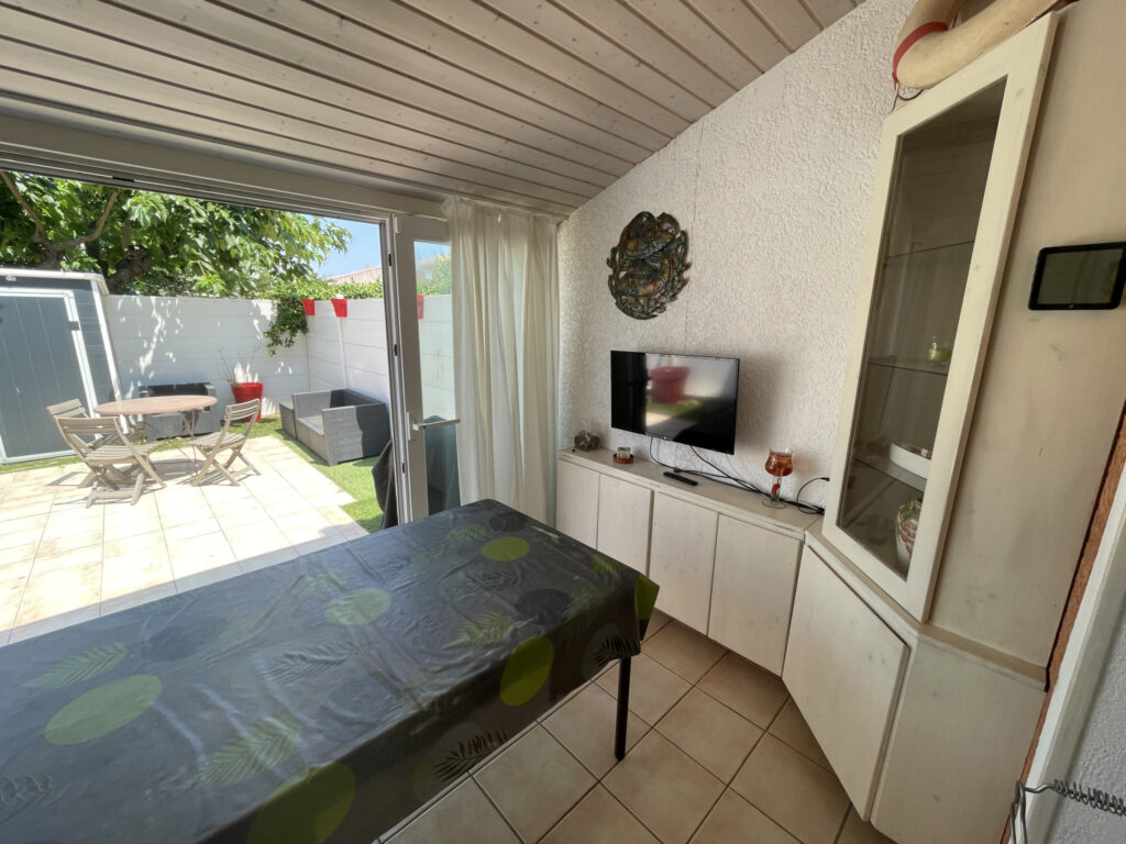 GRUISSAN   Maison 2 chambres avec jardin, véranda et parking