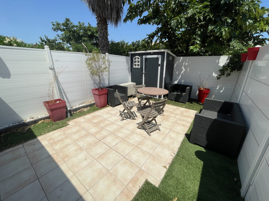 GRUISSAN   Maison 2 chambres avec jardin, véranda et parking