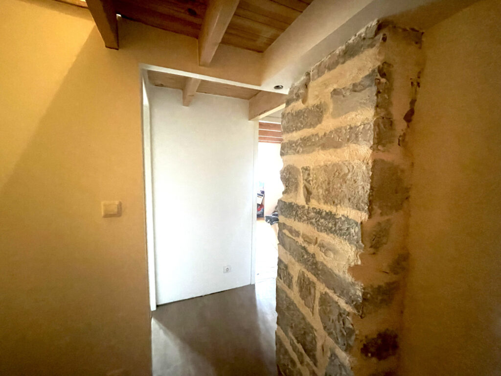 CLARENSAC – MAISON DE VILLAGE – 3 CHAMBRES – environ 100M2 d