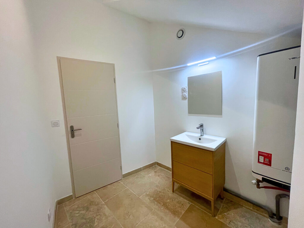 BAISSE DE PRIX – MEYNES – MAISON DE VILLAGE – 87,16M2 – 2 CH